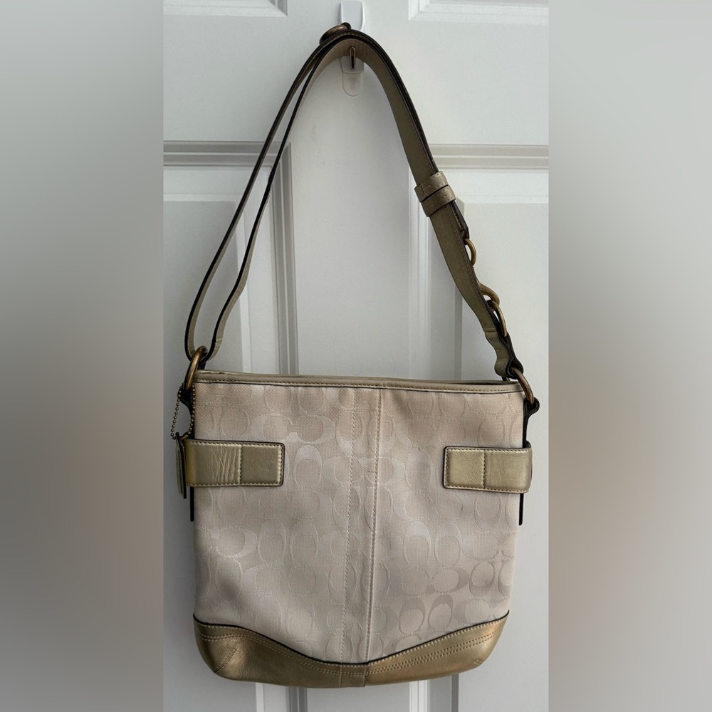 Vintage Coach | Cream & Gold Signature Bag | Classic Style - Picture 6 of 6